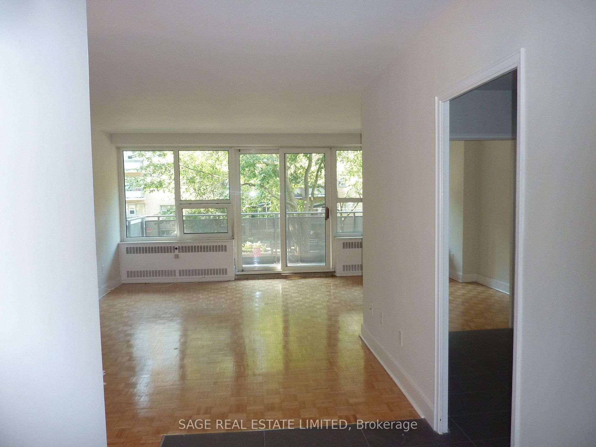 10 Shallmar Blvd, #201