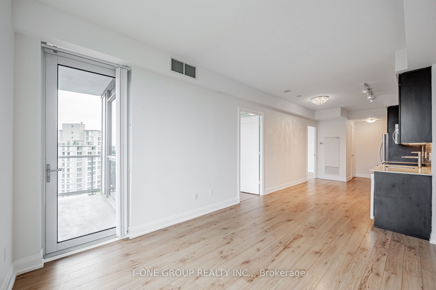 18 Graydon Hall Dr, #1103