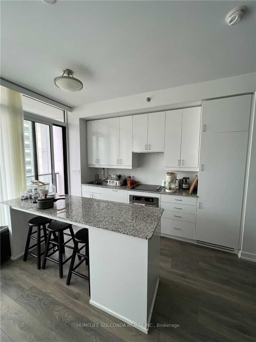 426 University Ave, #1910