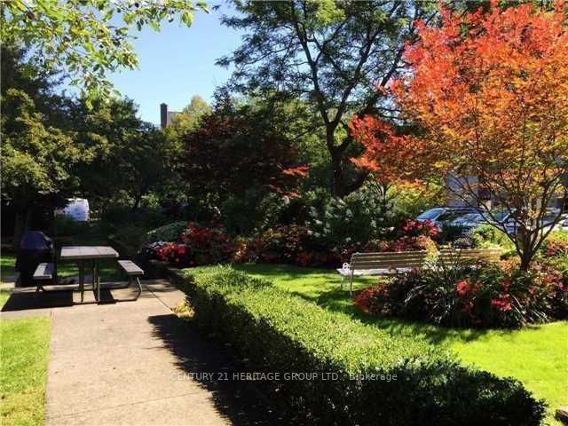 5 Kenneth Ave, #803