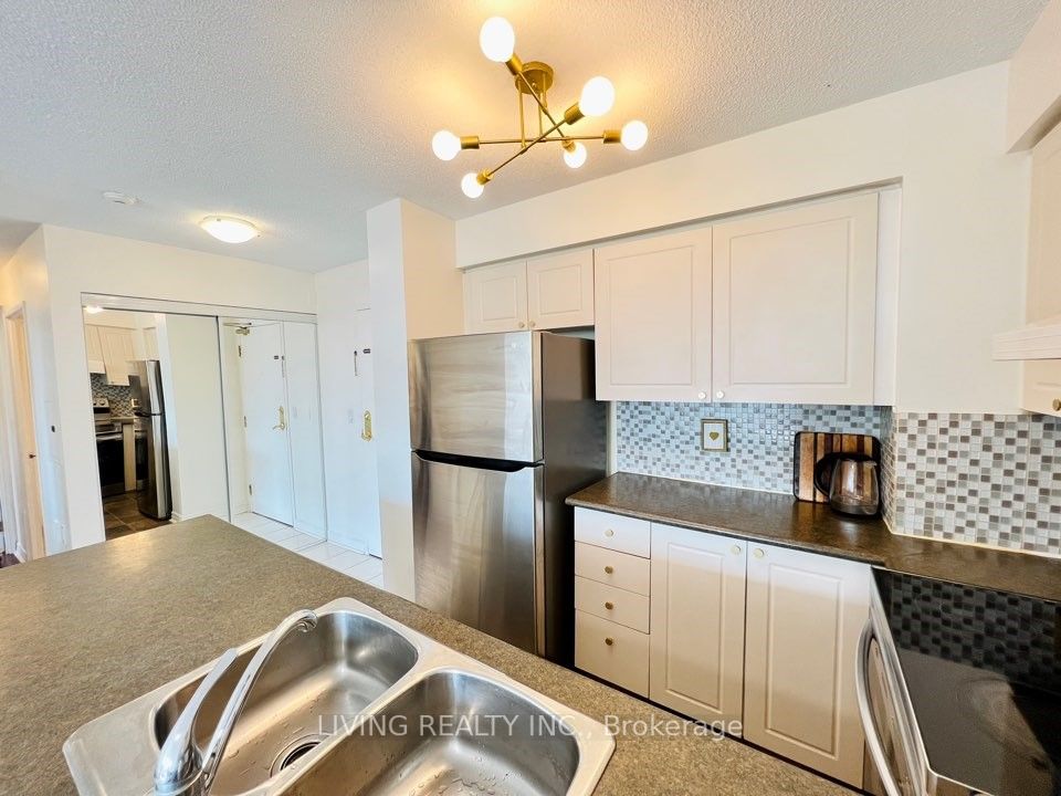 906 Sheppard Ave W, #406