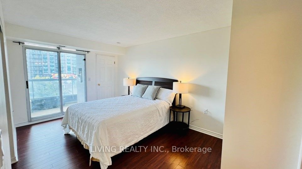 906 Sheppard Ave W, #406