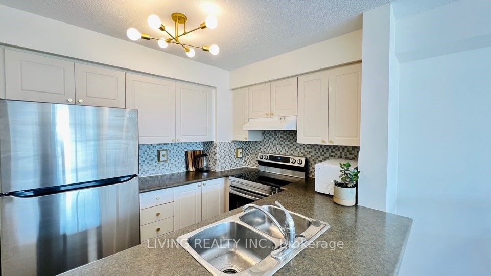 906 Sheppard Ave W, #406