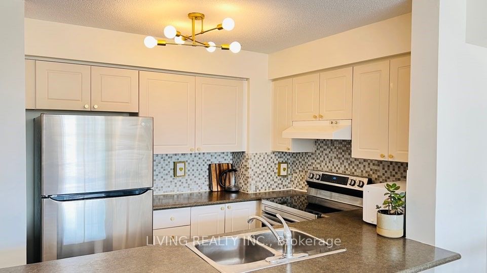 906 Sheppard Ave W, #406