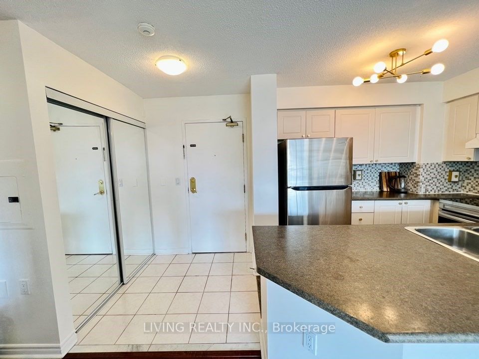 906 Sheppard Ave W, #406