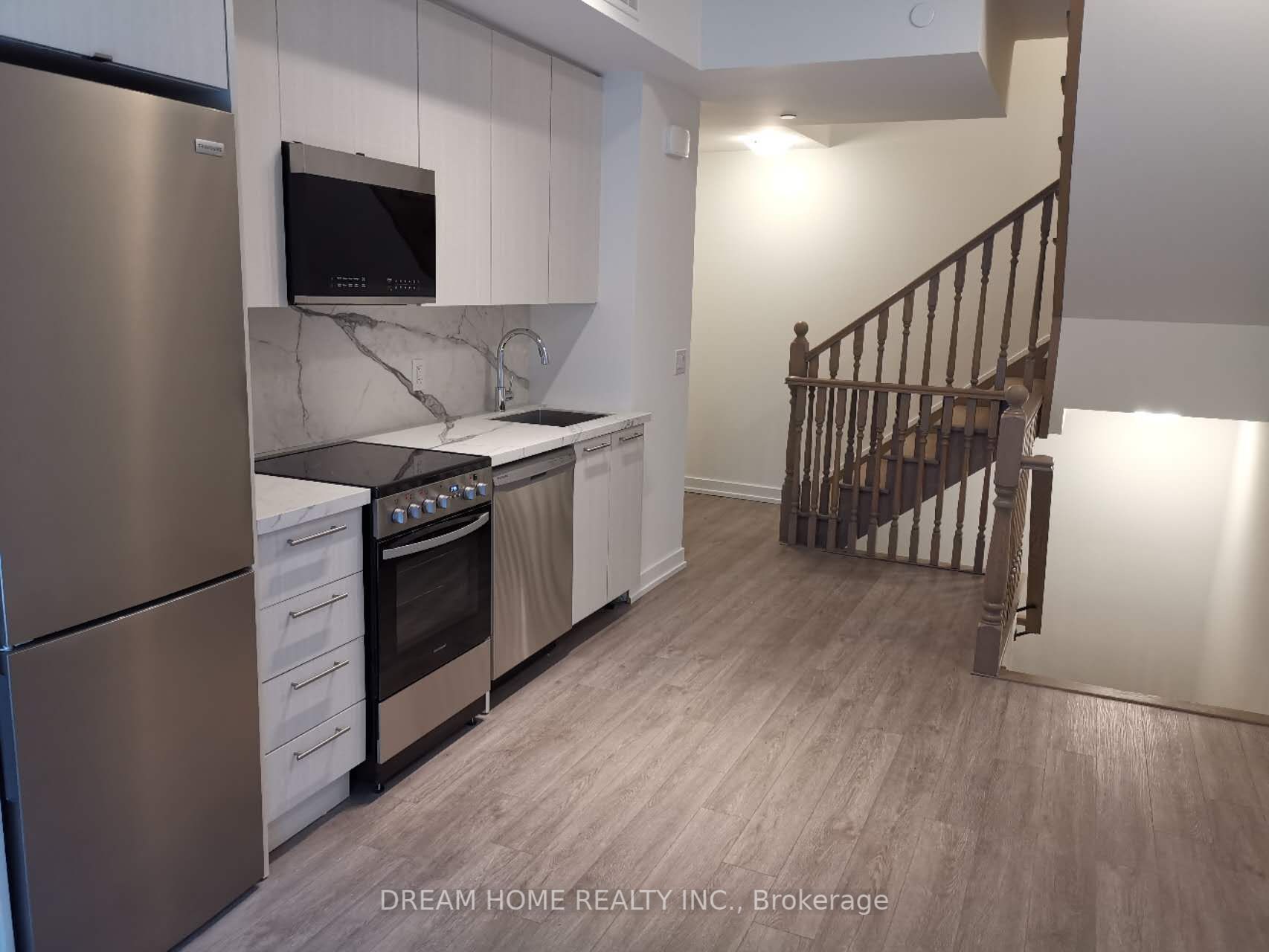 871 Sheppard Ave W, #32