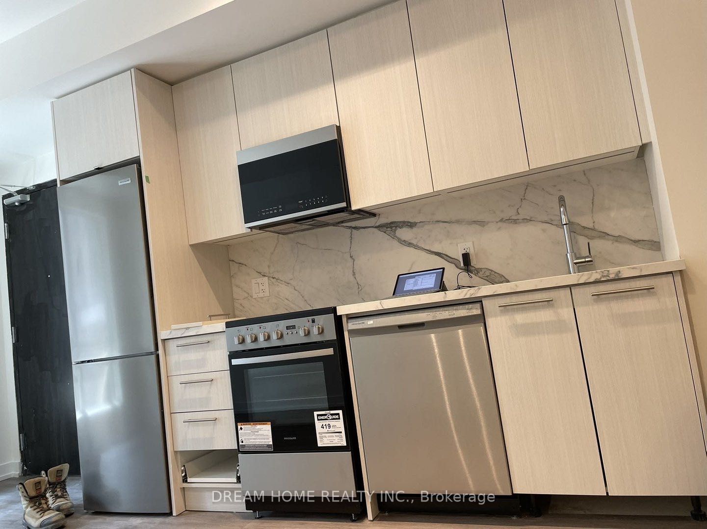 871 Sheppard Ave W, #32