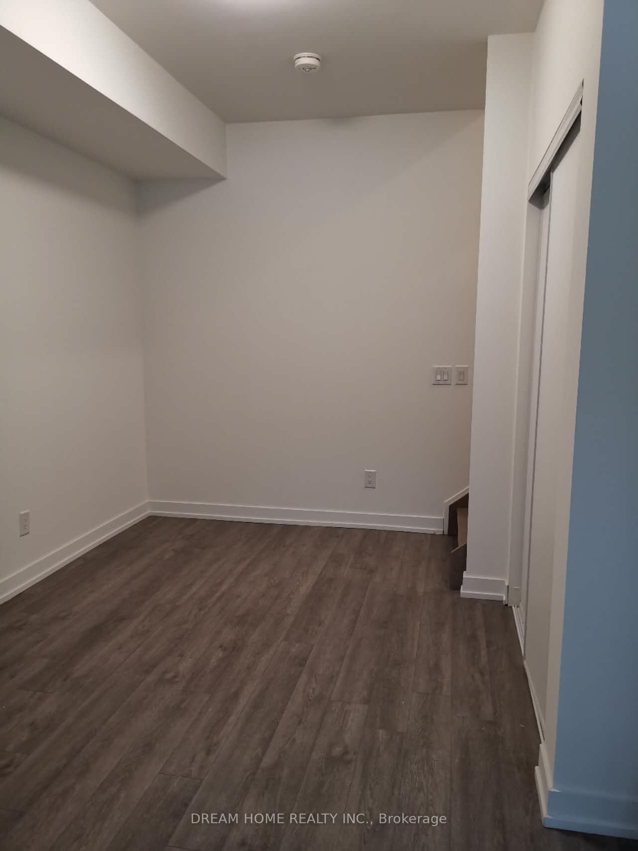 871 Sheppard Ave W, #32