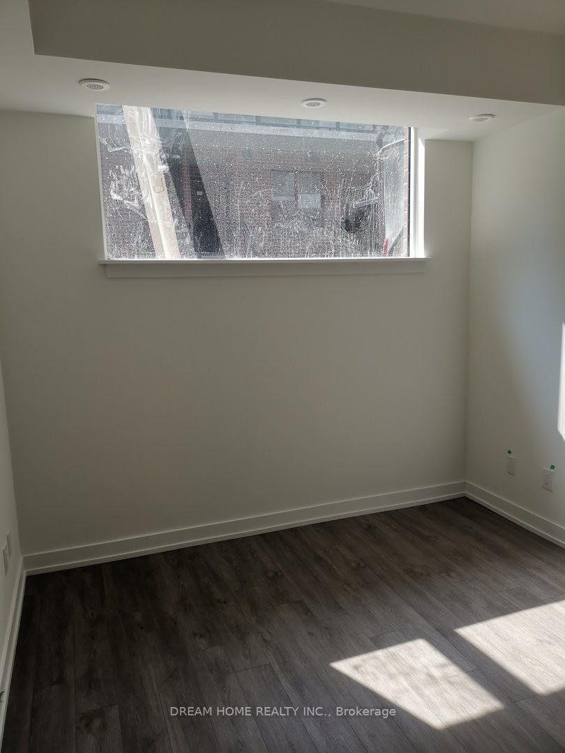 871 Sheppard Ave W, #32