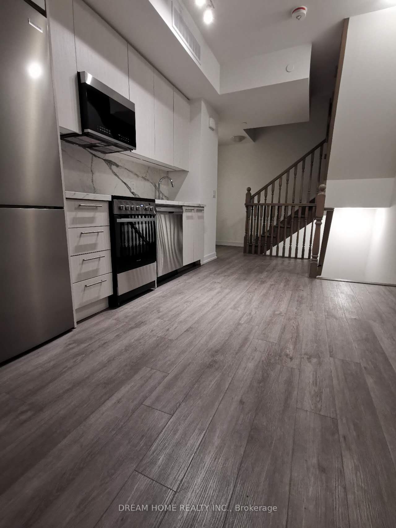871 Sheppard Ave W, #32