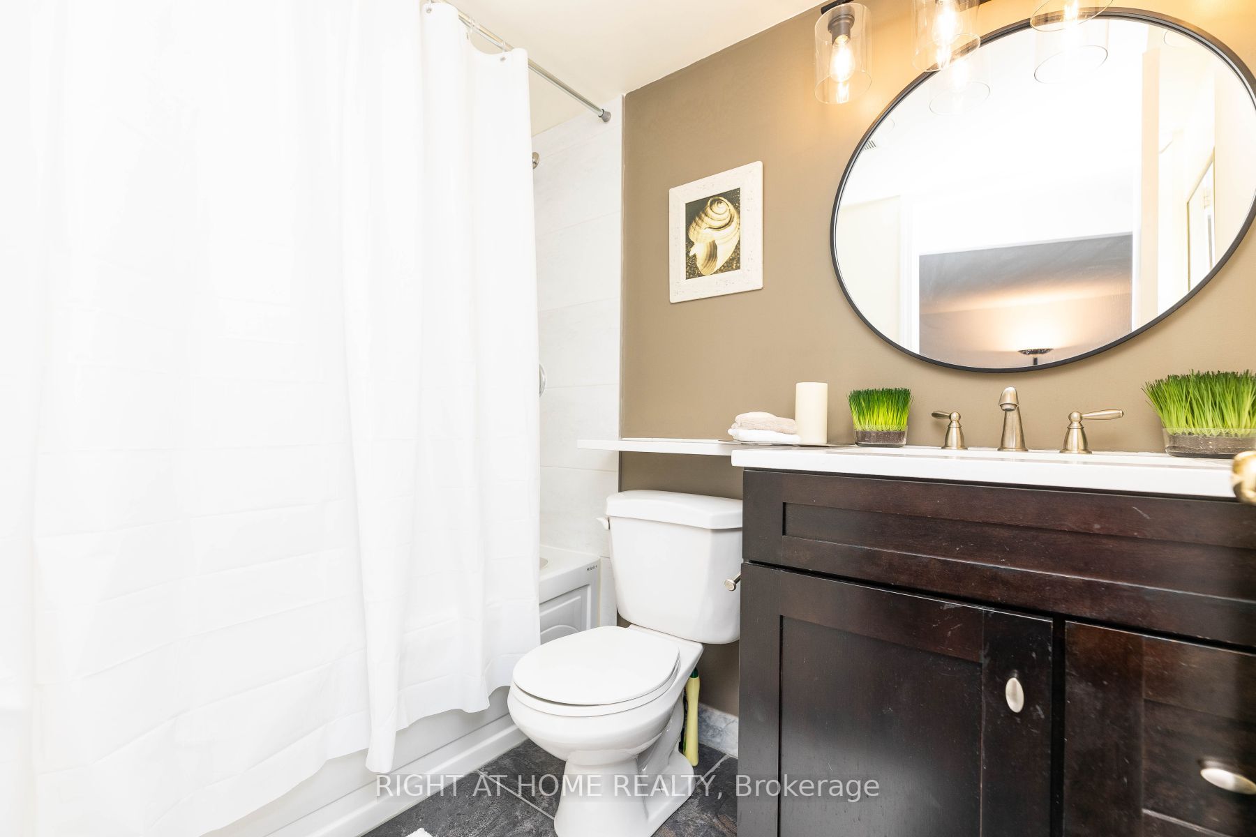398 Eglinton Ave E, #706