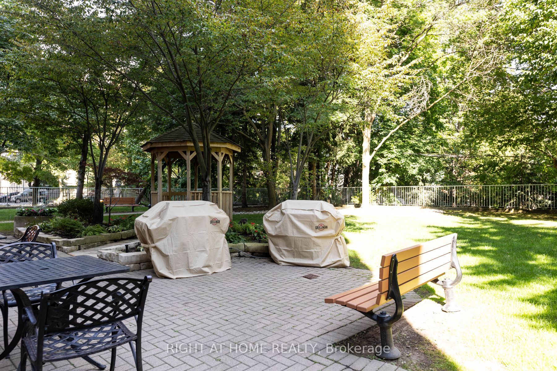 398 Eglinton Ave E, #706