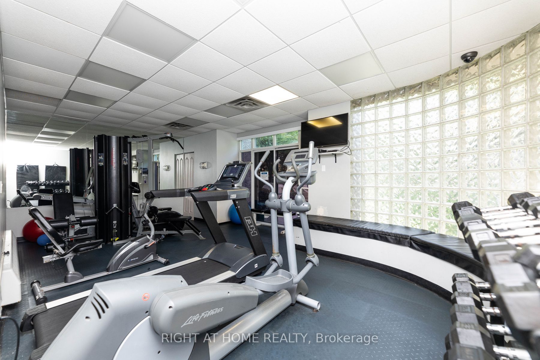 398 Eglinton Ave E, #706