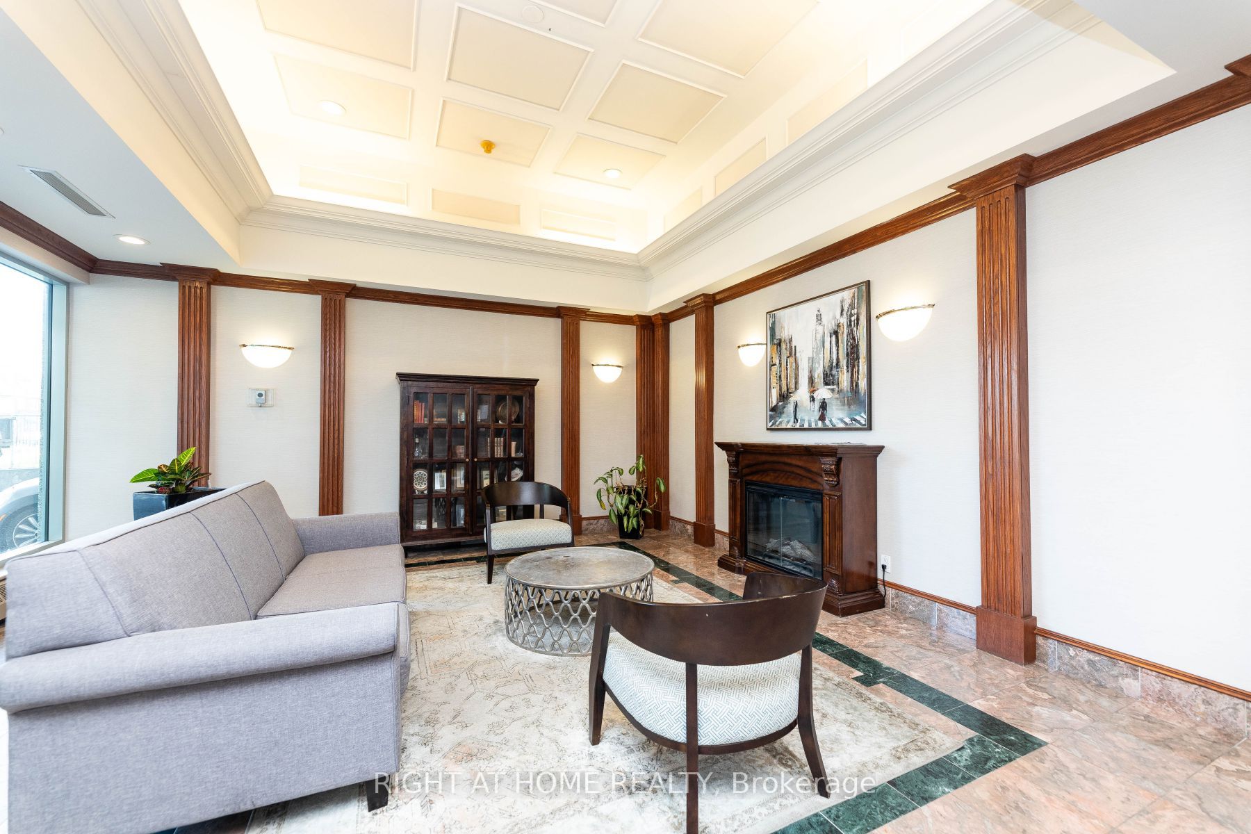 398 Eglinton Ave E, #706