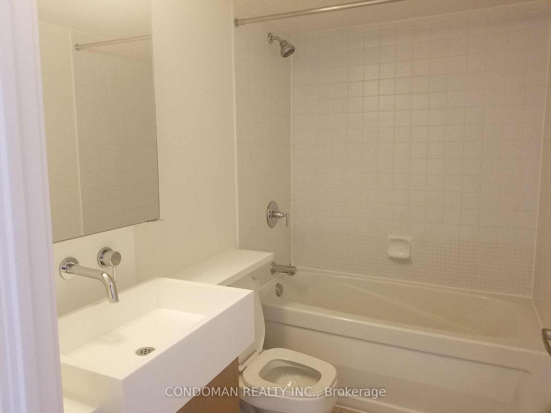 15 Brunel Crt, #706