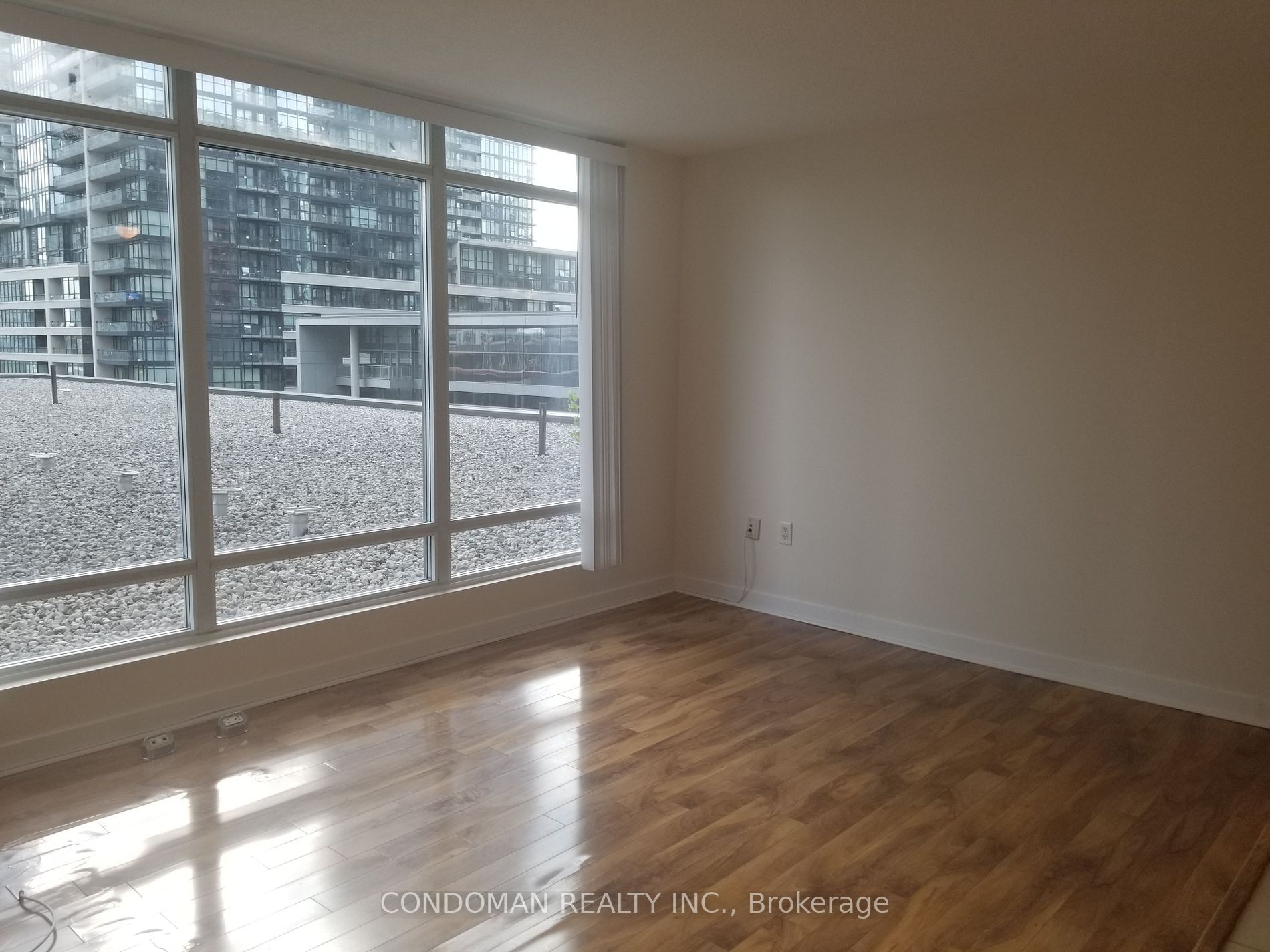 15 Brunel Crt, #706