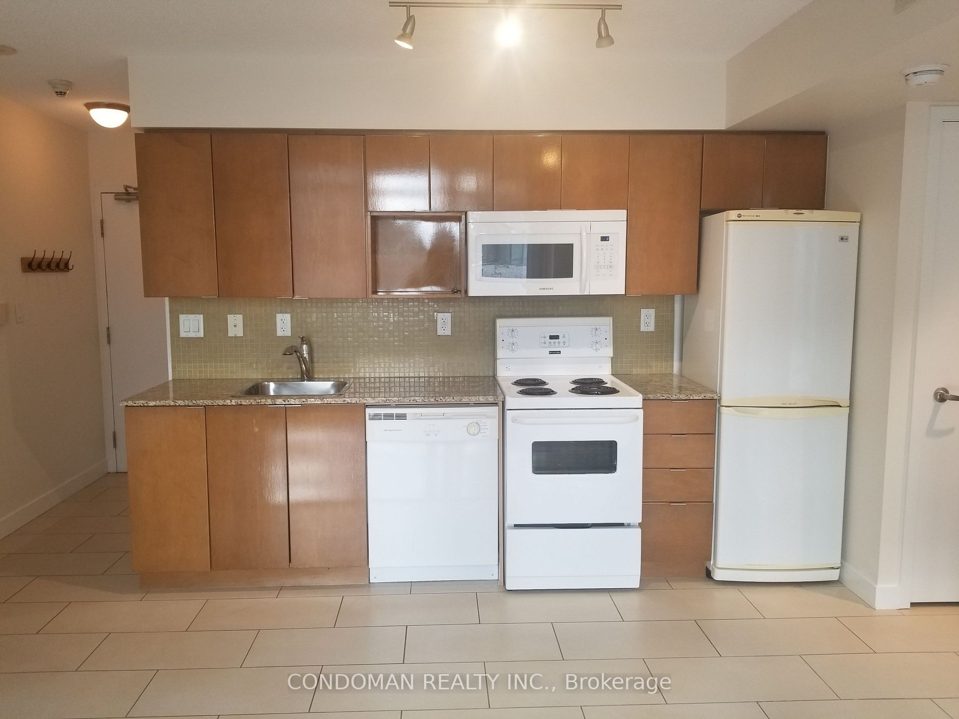 15 Brunel Crt, #706