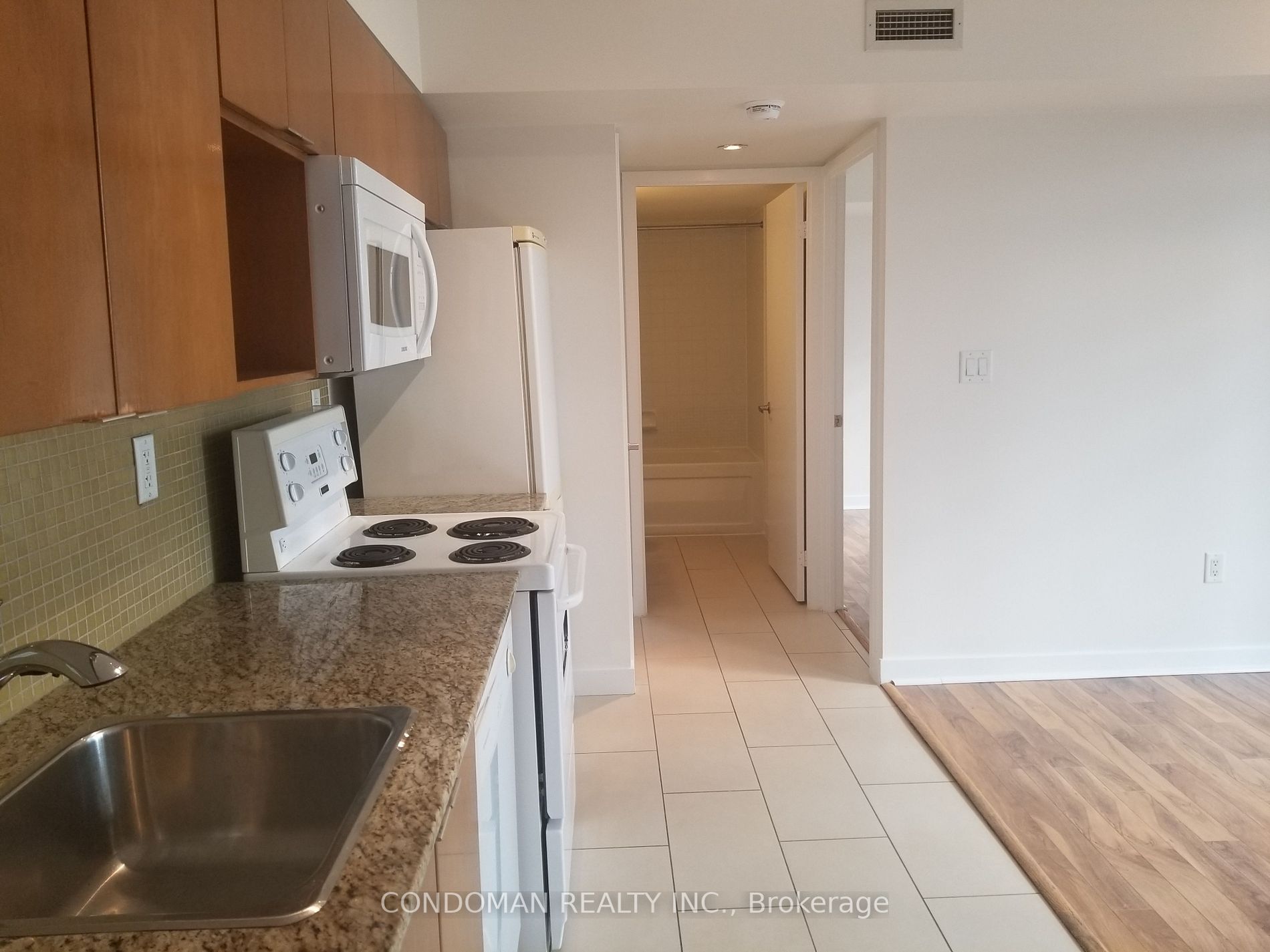 15 Brunel Crt, #706