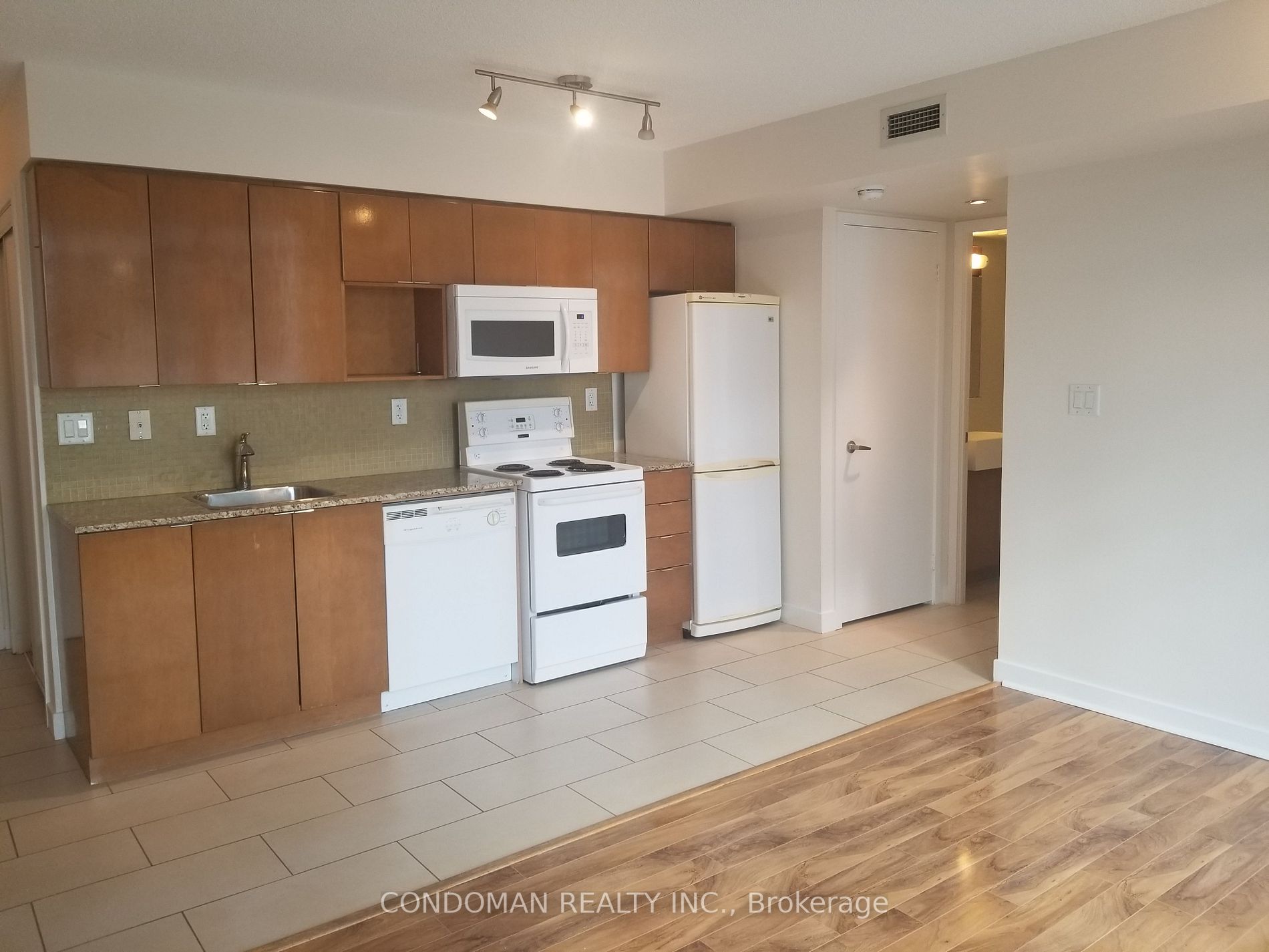 15 Brunel Crt, #706