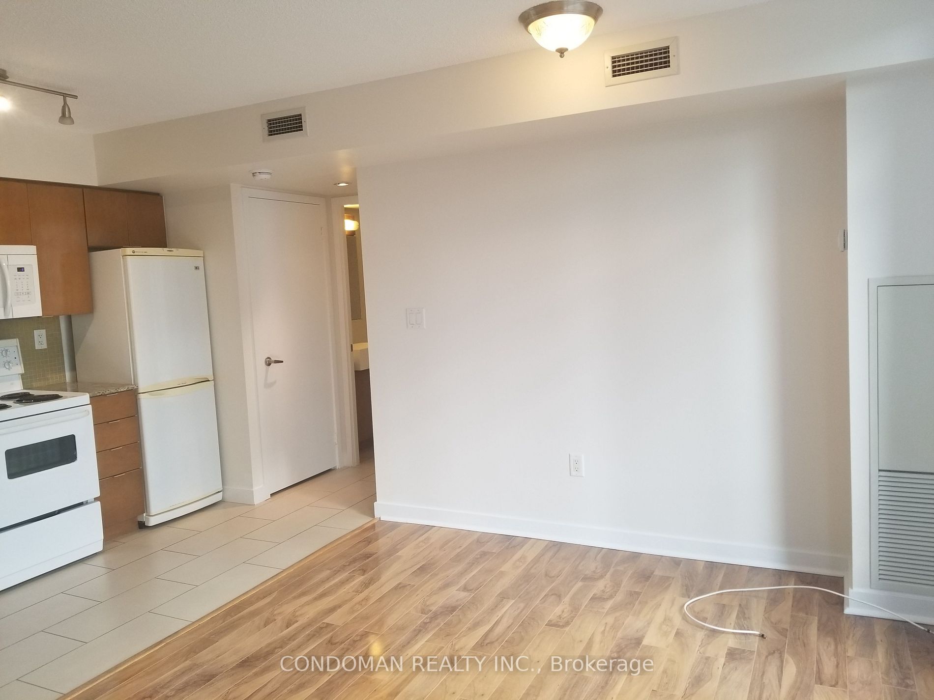 15 Brunel Crt, #706