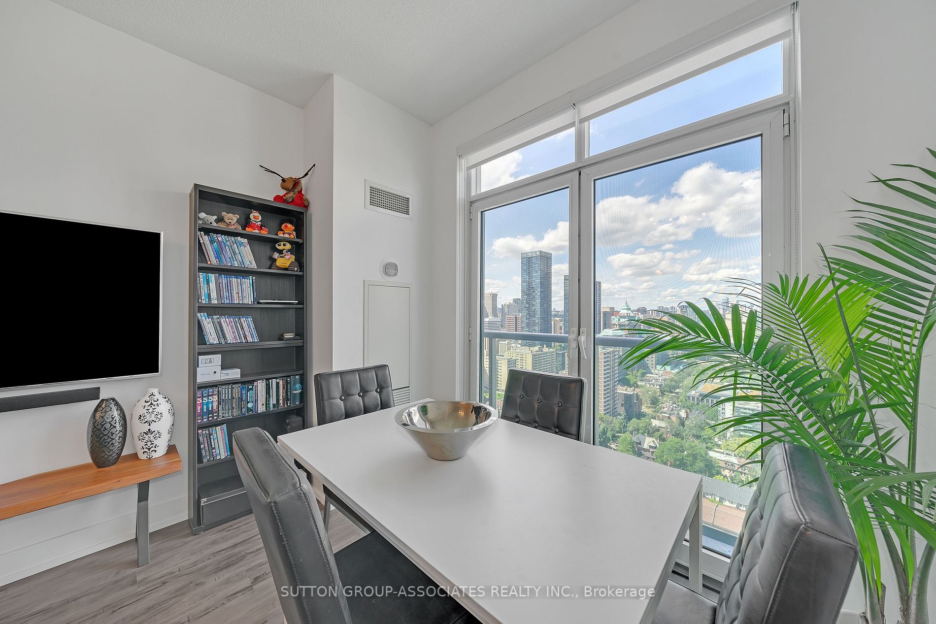 120 Homewood Ave, #2902