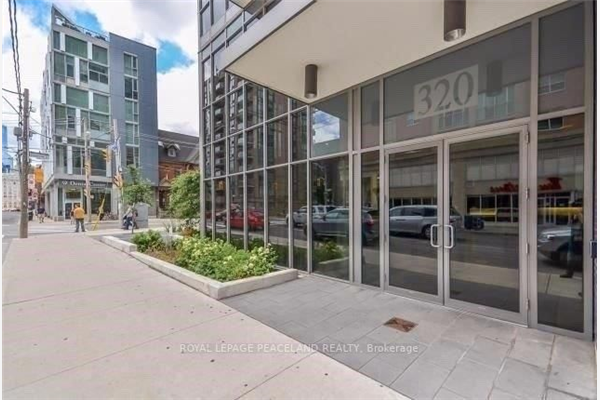 320 Richmond St E