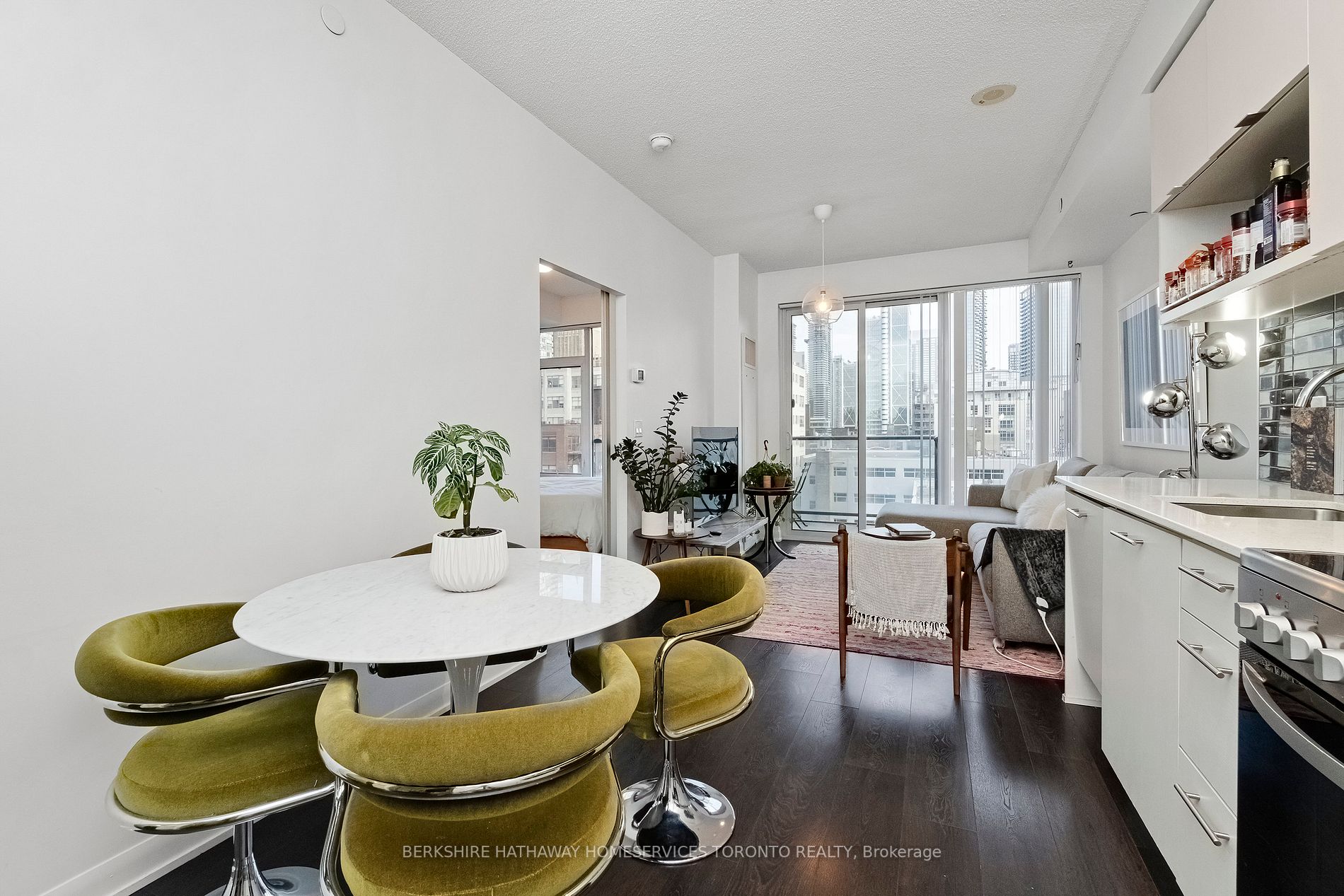 435 Richmond St W, #808