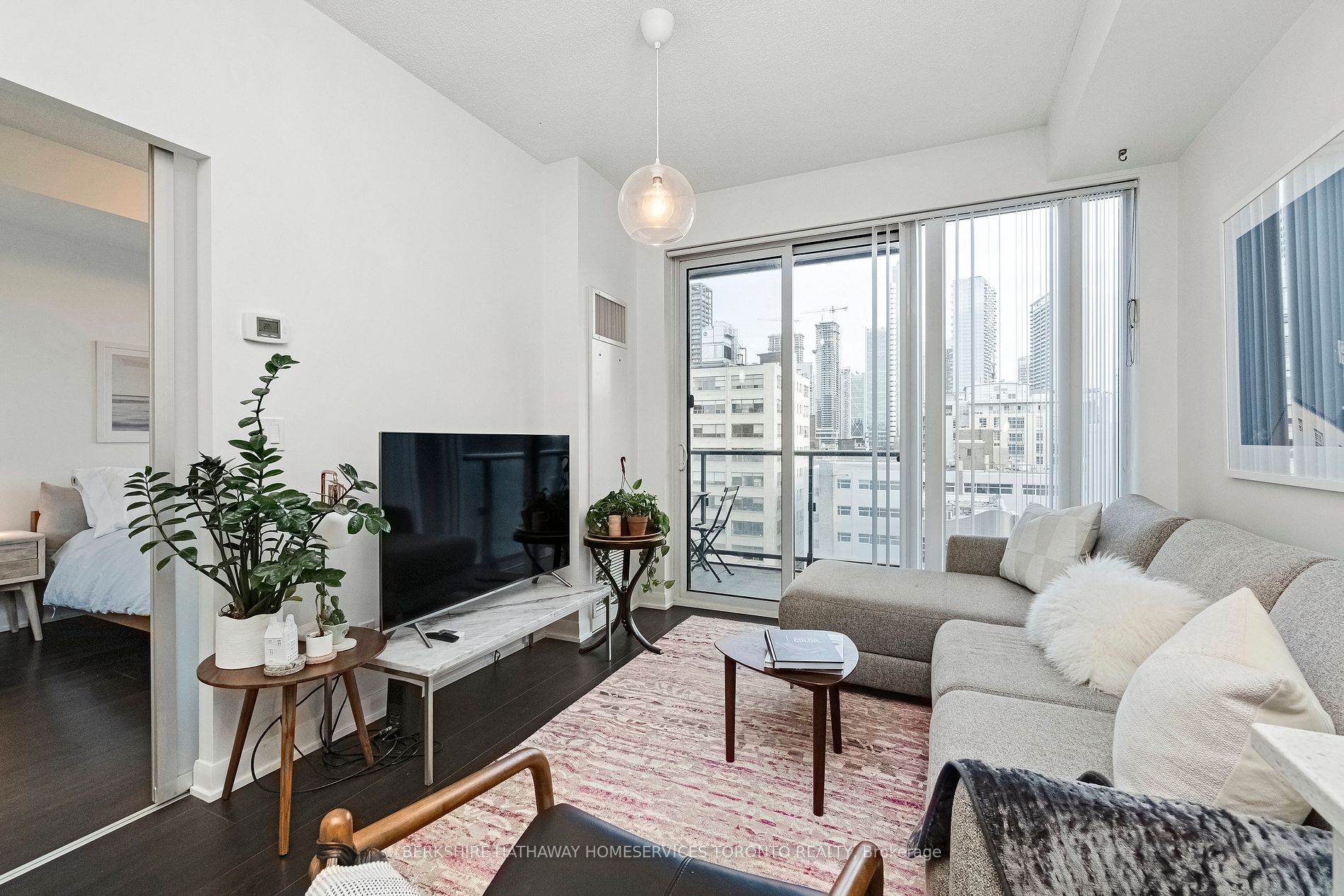 435 Richmond St W, #808