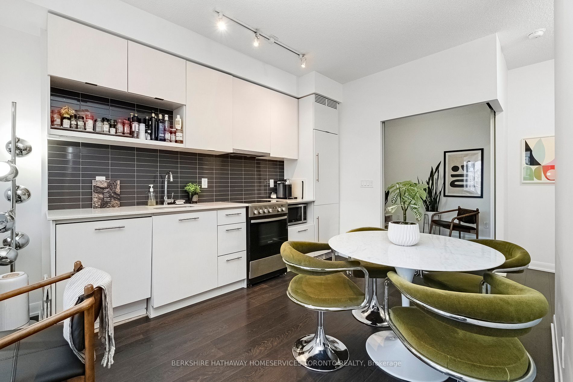 435 Richmond St W, #808