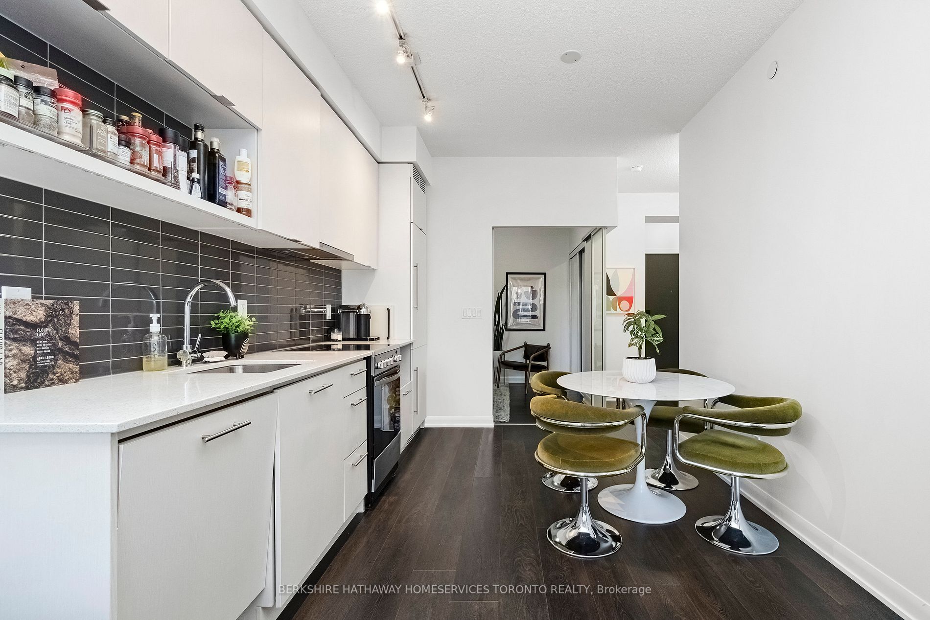 435 Richmond St W, #808
