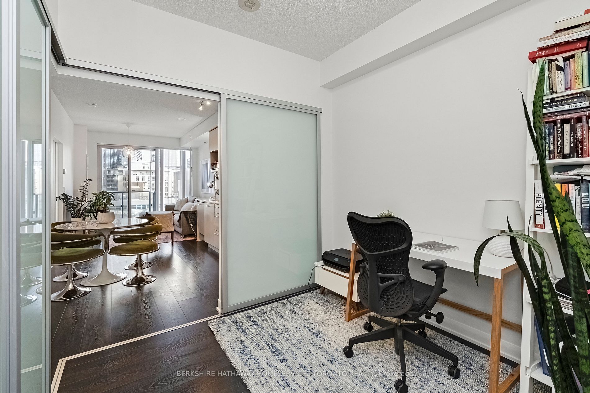 435 Richmond St W, #808