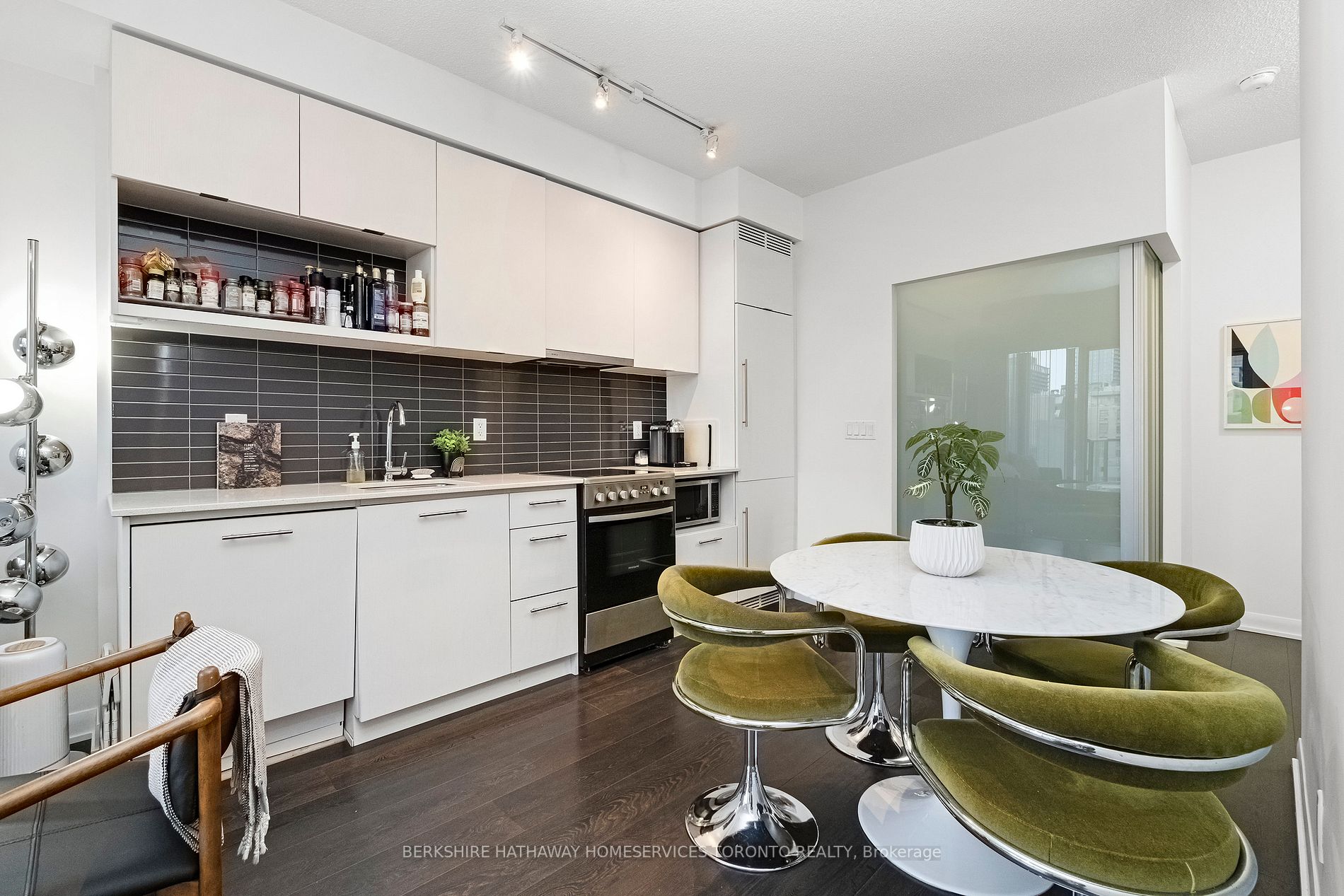 435 Richmond St W, #808
