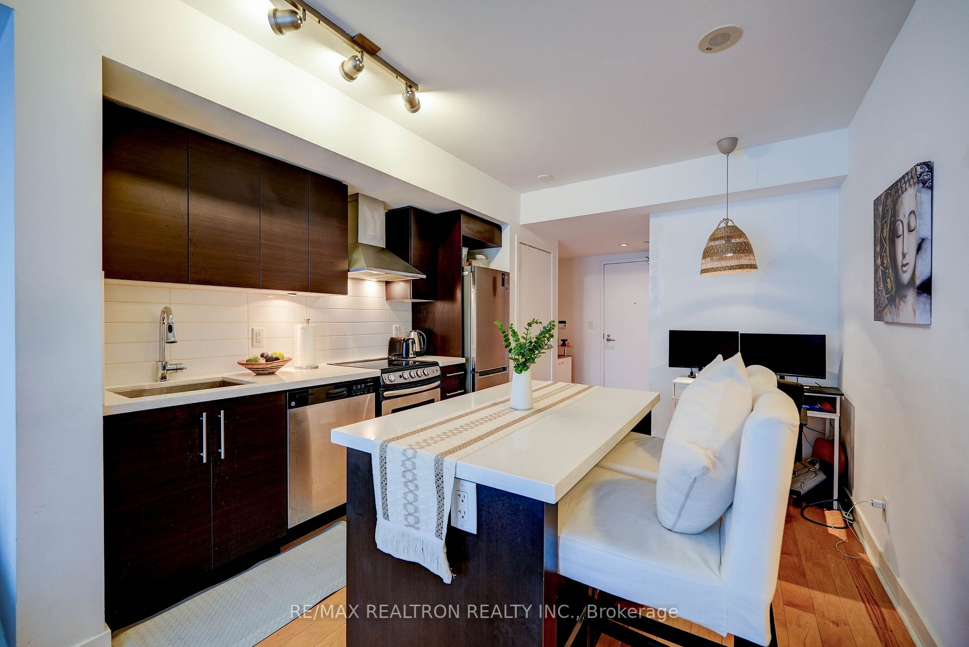58 Orchard View Blvd, #1805