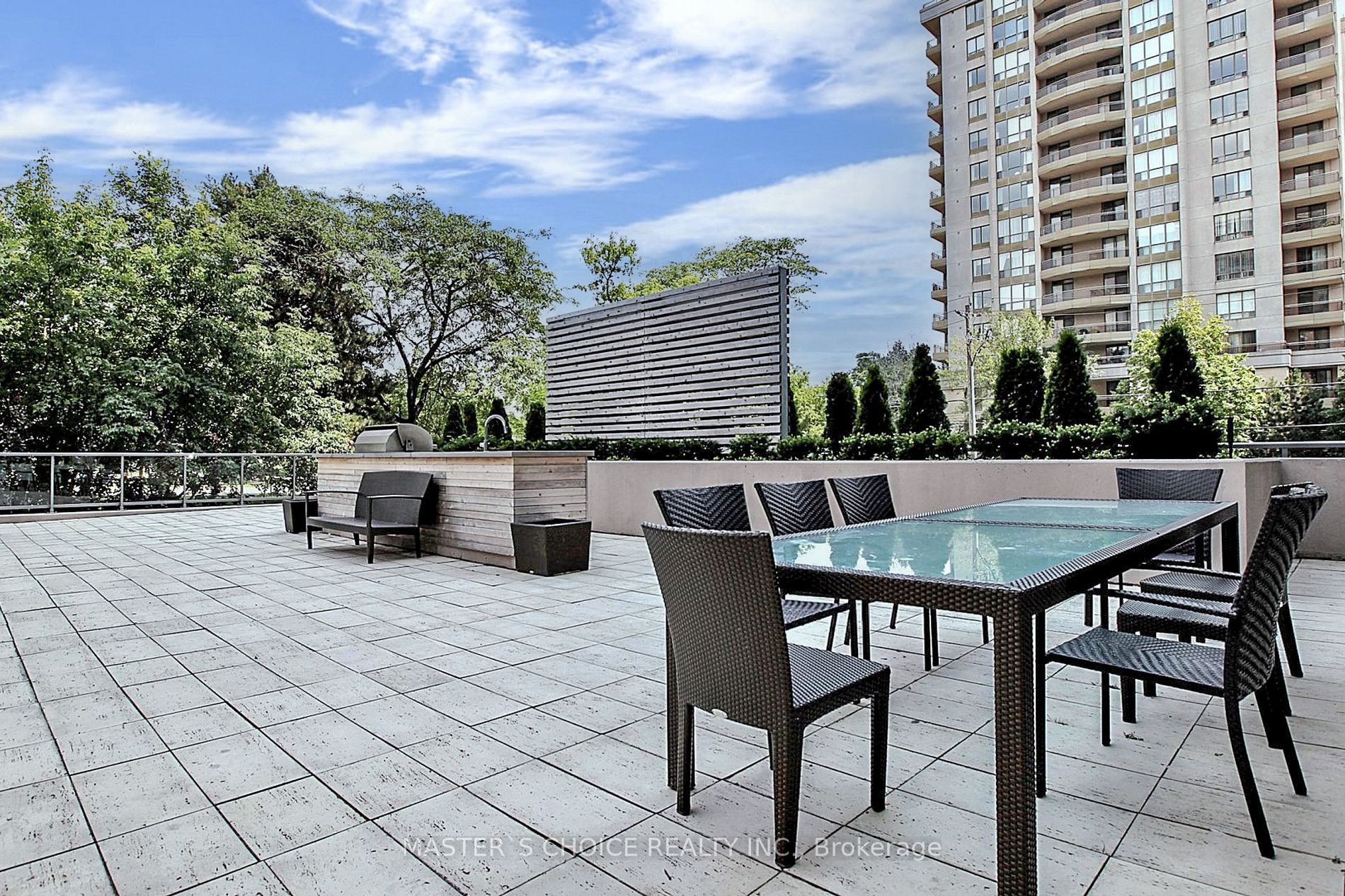 26 Norton Ave, #401