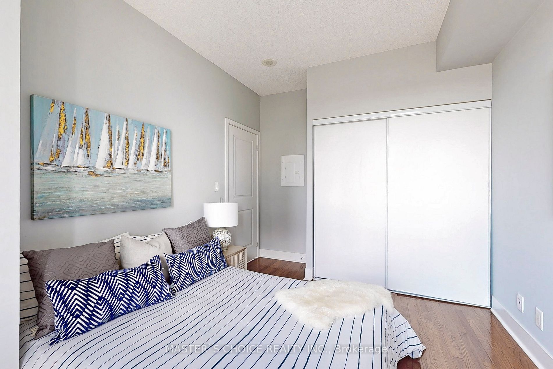 26 Norton Ave, #401