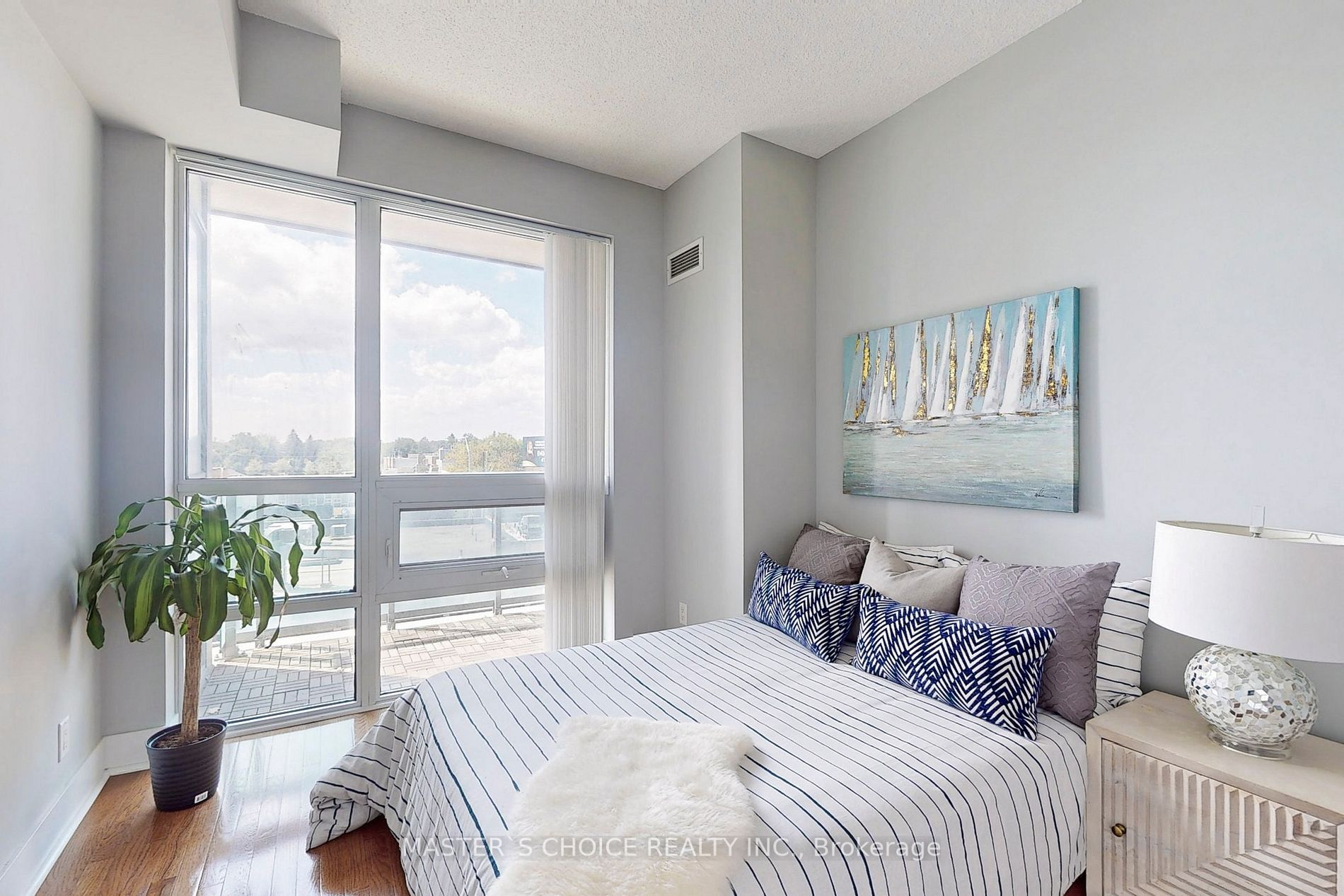 26 Norton Ave, #401