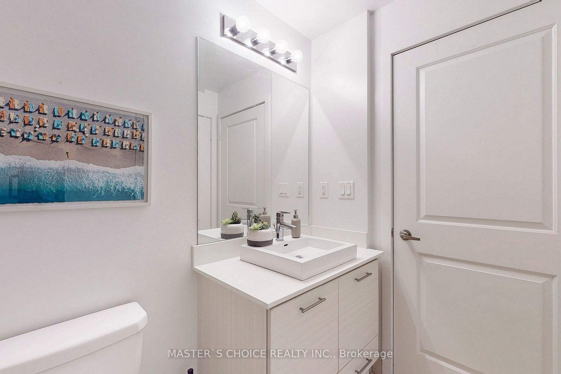 26 Norton Ave, #401