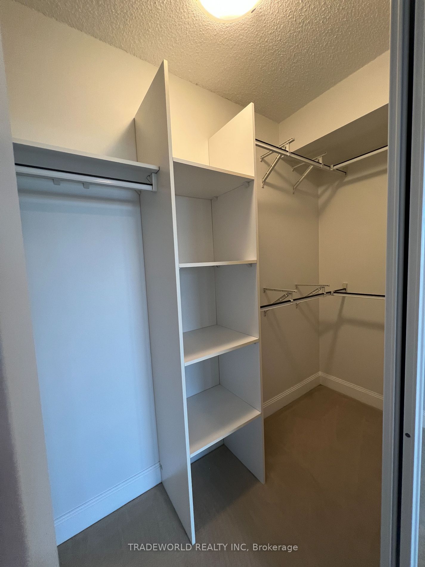 2191 Yonge St, #1606