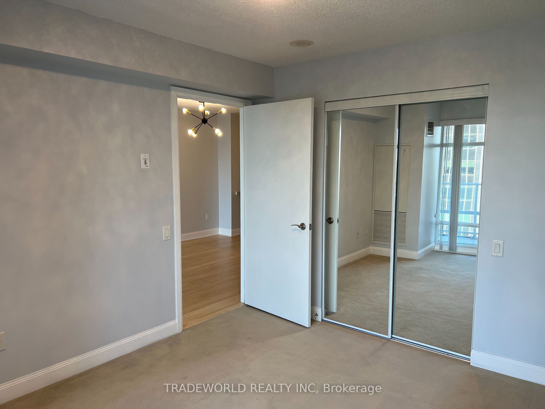2191 Yonge St, #1606