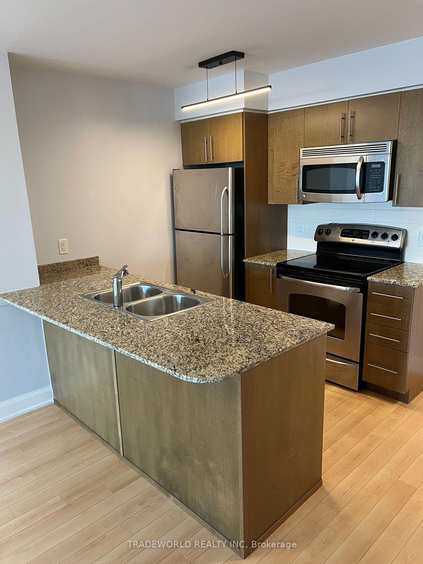 2191 Yonge St, #1606