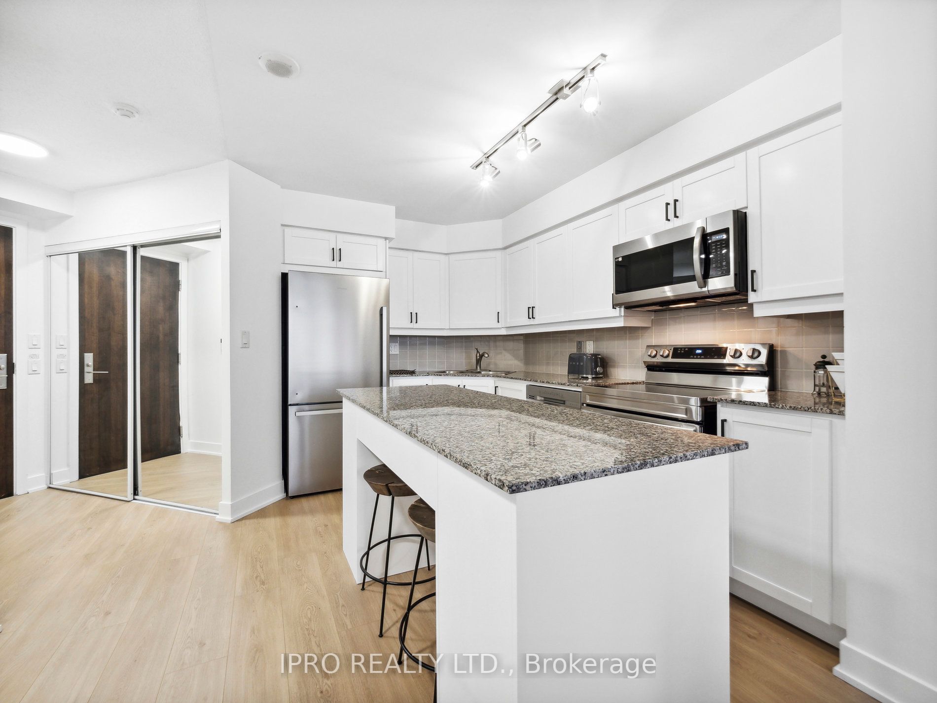 20 Blue Jays Way, #1601