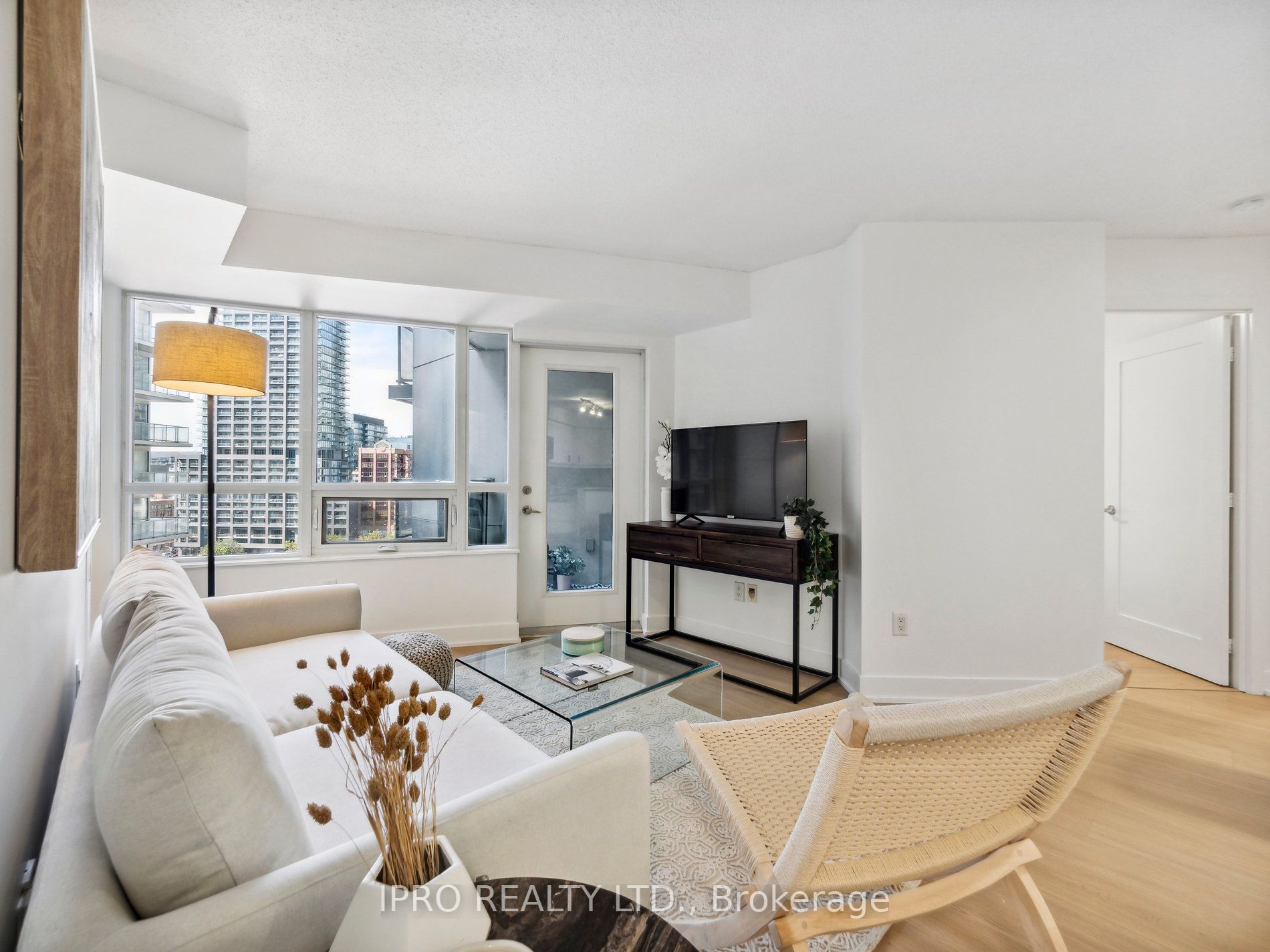 20 Blue Jays Way, #1601