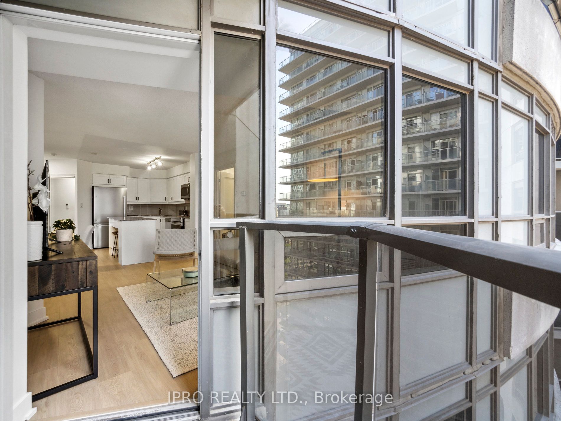 20 Blue Jays Way, #1601