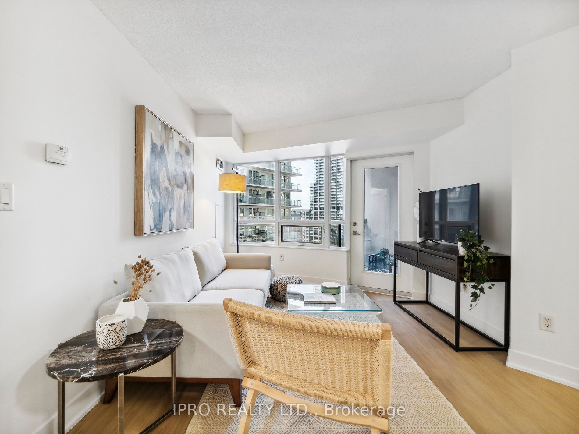 20 Blue Jays Way, #1601
