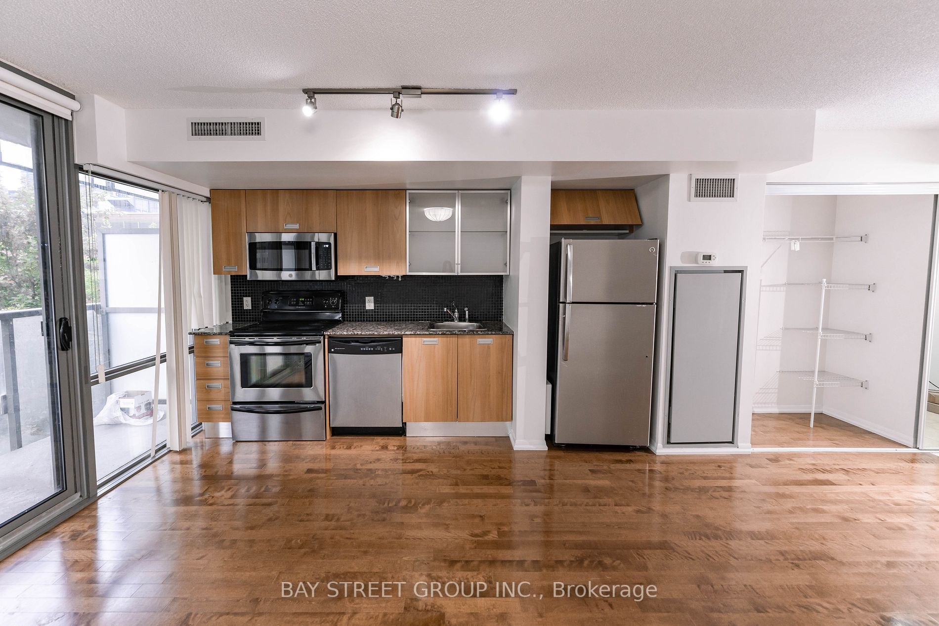 37 Grosvenor St, #305