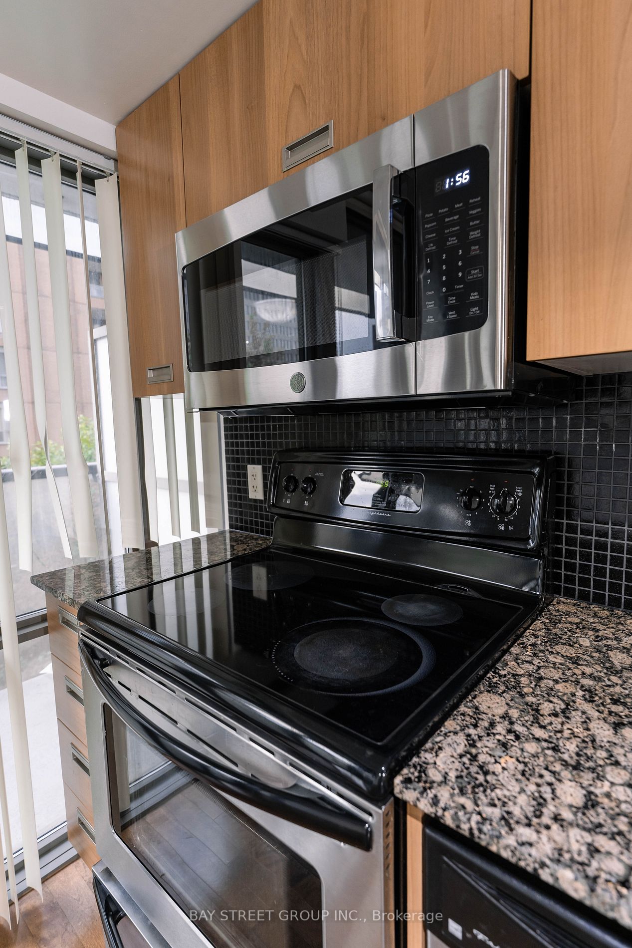 37 Grosvenor St, #305