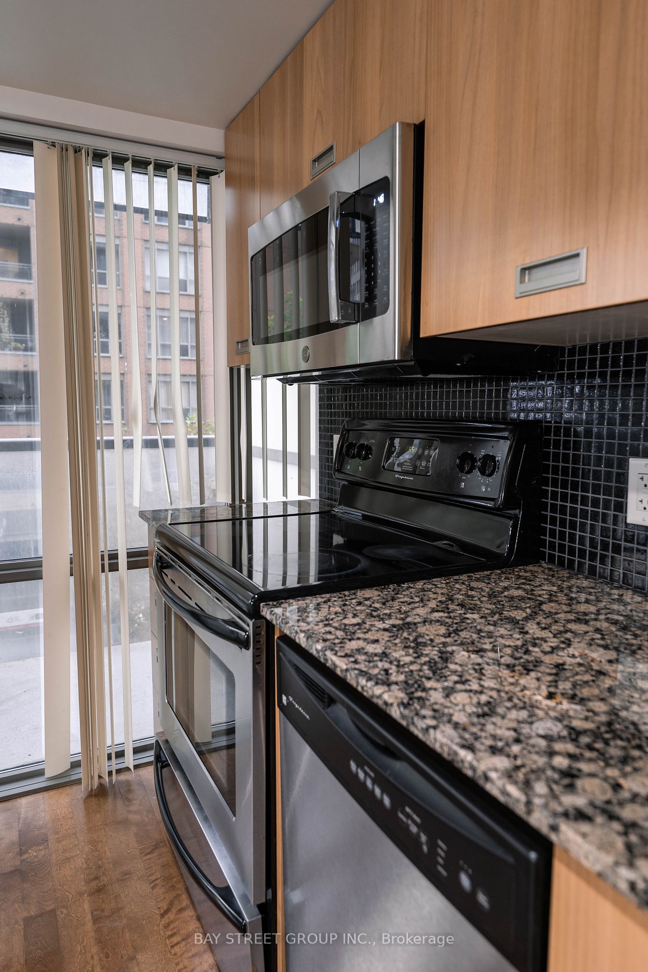 37 Grosvenor St, #305