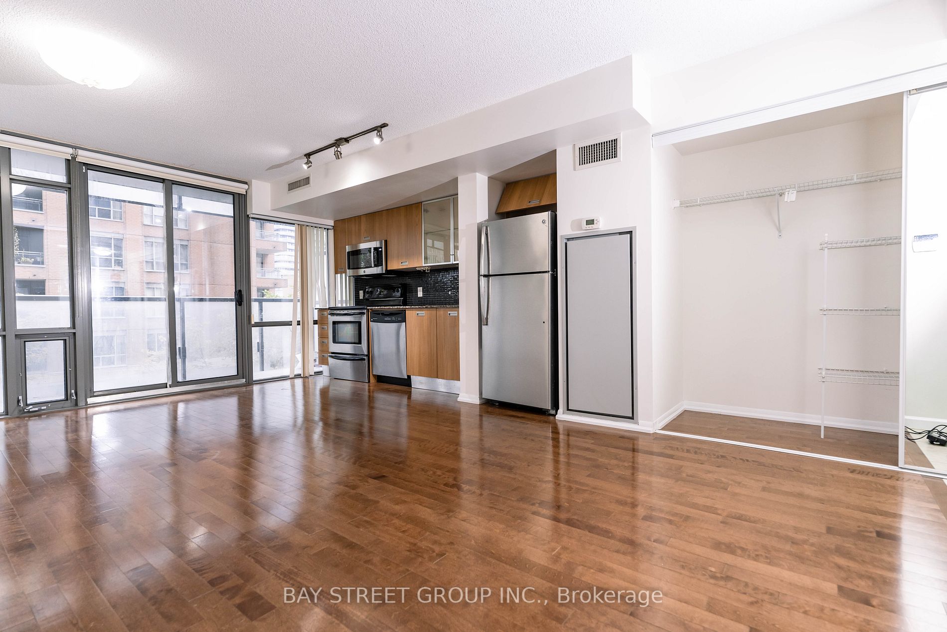 37 Grosvenor St, #305