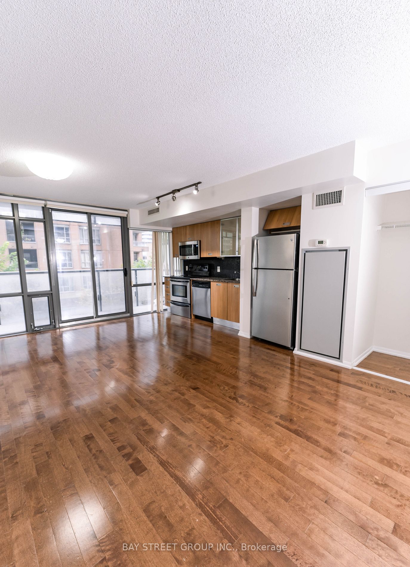 37 Grosvenor St, #305
