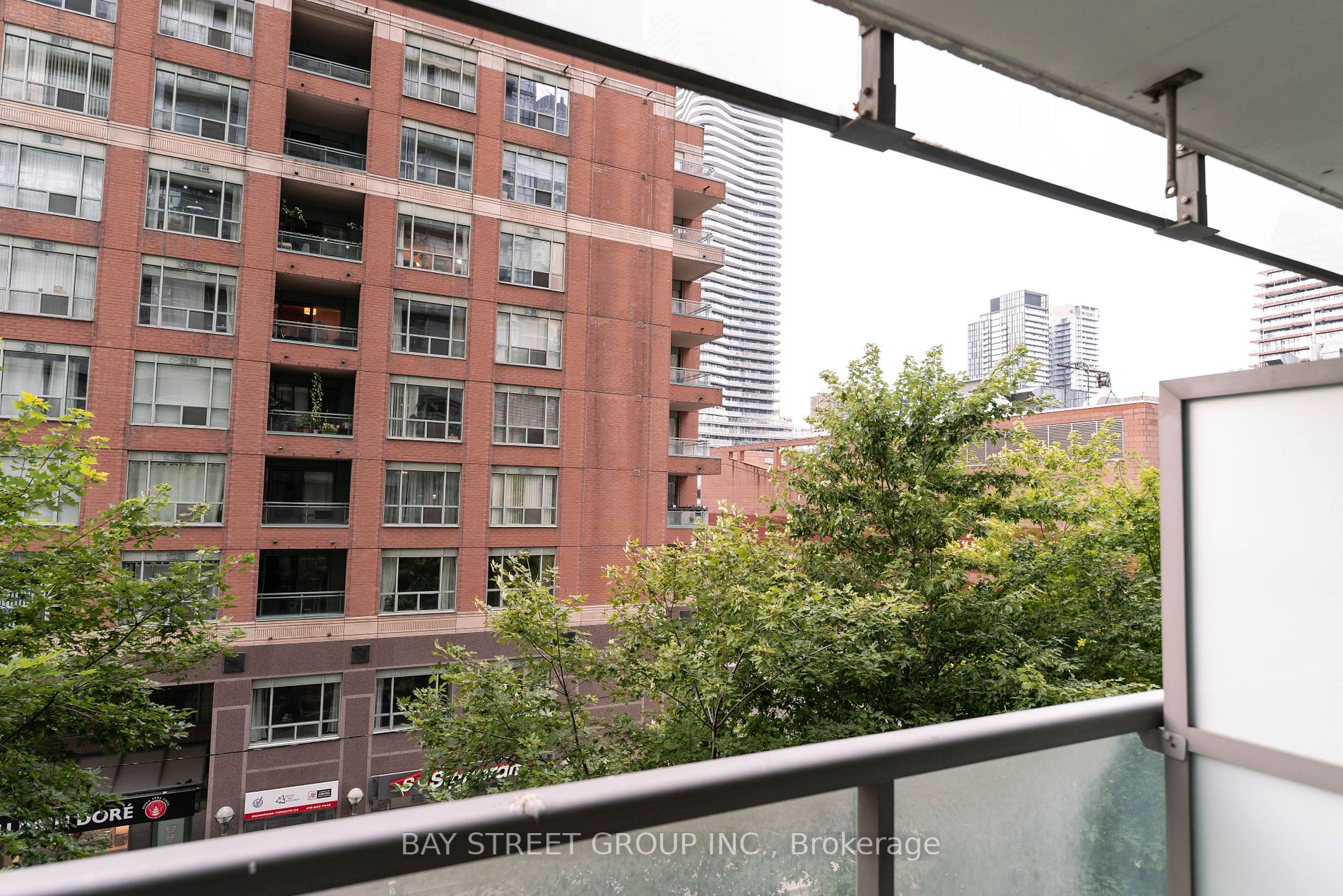 37 Grosvenor St, #305